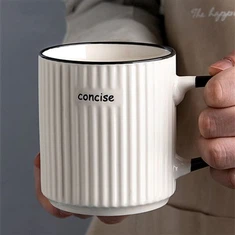 Šalice s okomitim prugama